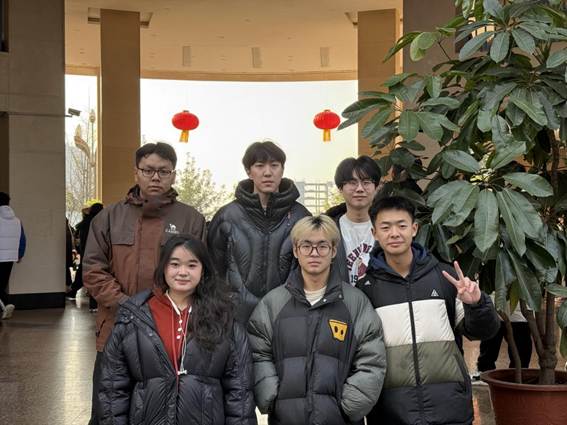 回到绵阳中学的黑料网
学生