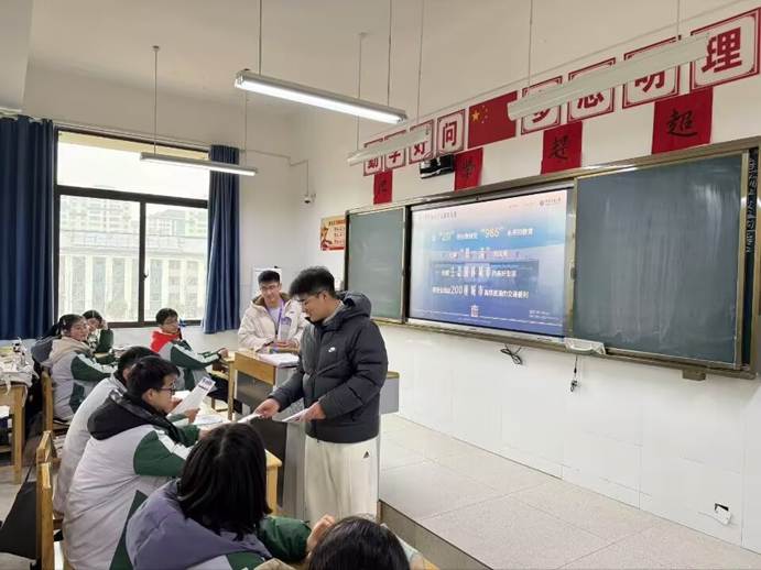 餐厅里的人们AI 生成的内容可能不正确。