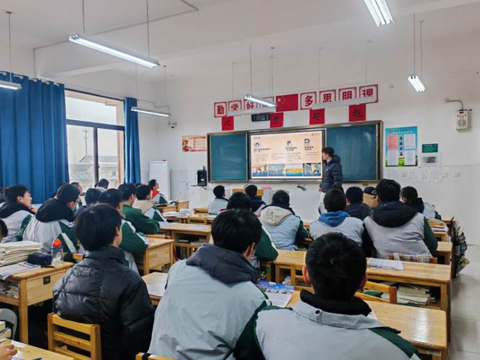 餐厅里的人们AI 生成的内容可能不正确。